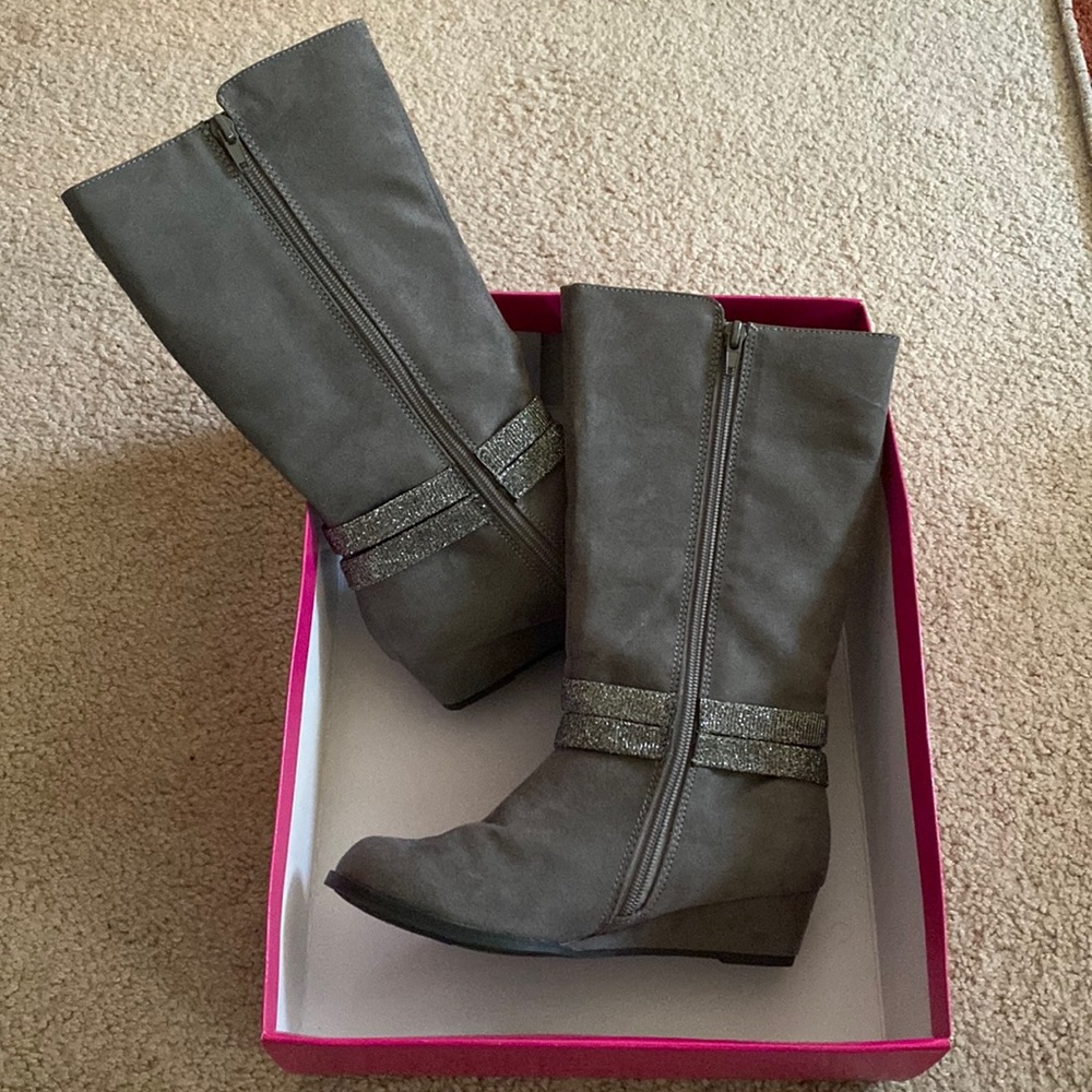 Cute gray sparkle strap girls boots
